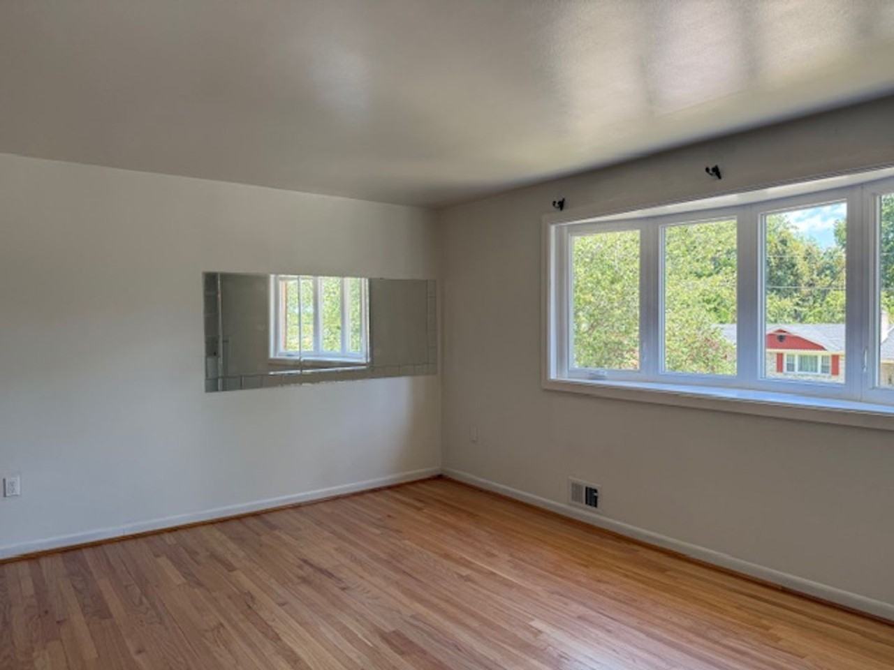 11307 Trafalgar Ct - Photo 3 of 22