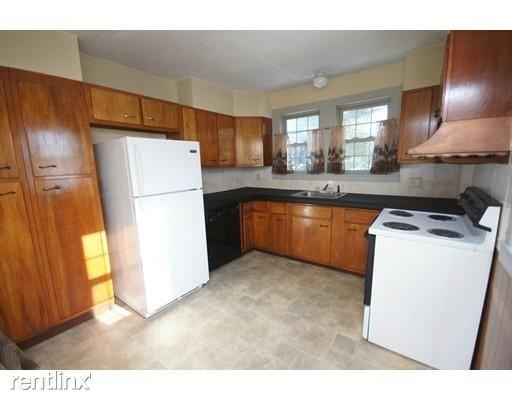 124 Uxbridge Rd - Photo 2 of 9