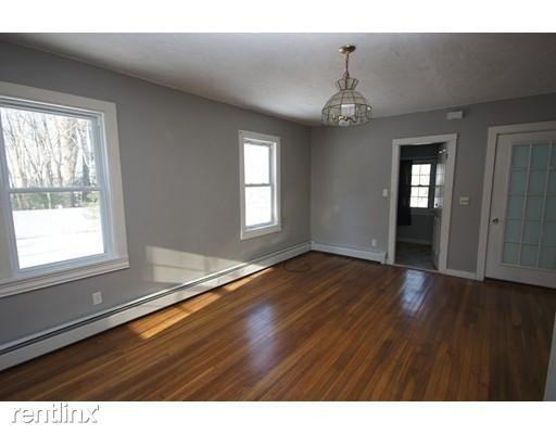 124 Uxbridge Rd - Photo 3 of 9