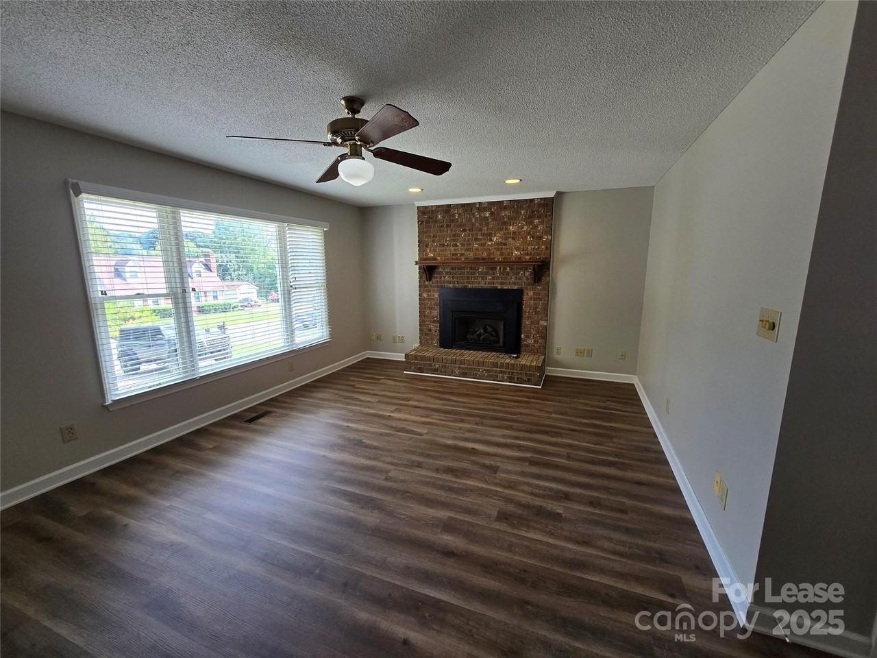 21203 Pine Ridge Dr - Photo 2 of 14