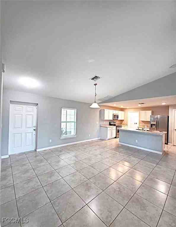 319 Nw 21st St - Photo 3 of 14