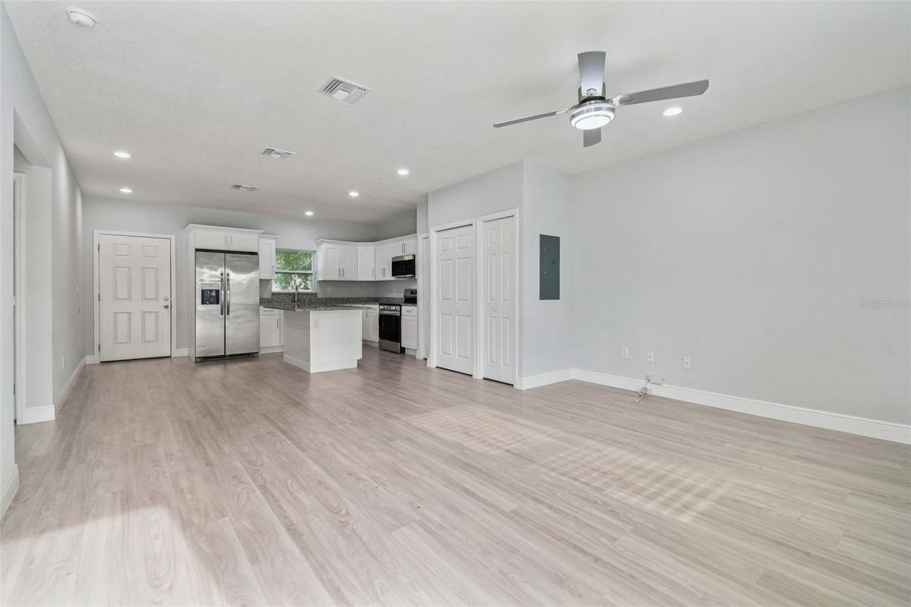 6819 N Sterling Ave - Photo 3 of 19