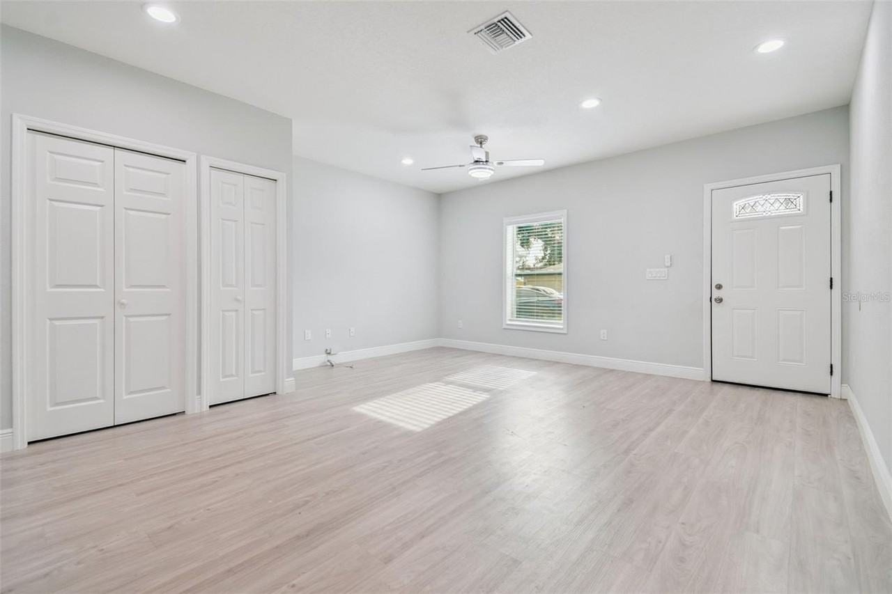 6819 N Sterling Ave - Photo 4 of 19