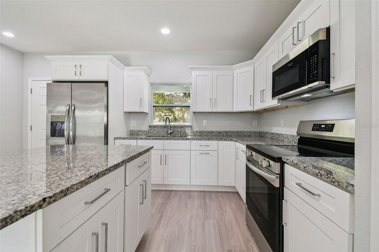 6819 N Sterling Ave - Photo 6 of 19