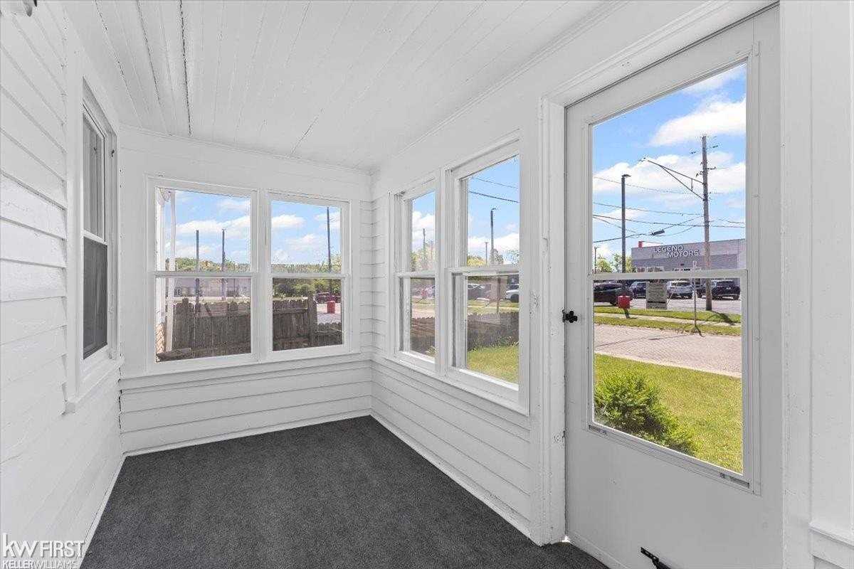 920 Premont Ave - Photo 2 of 17