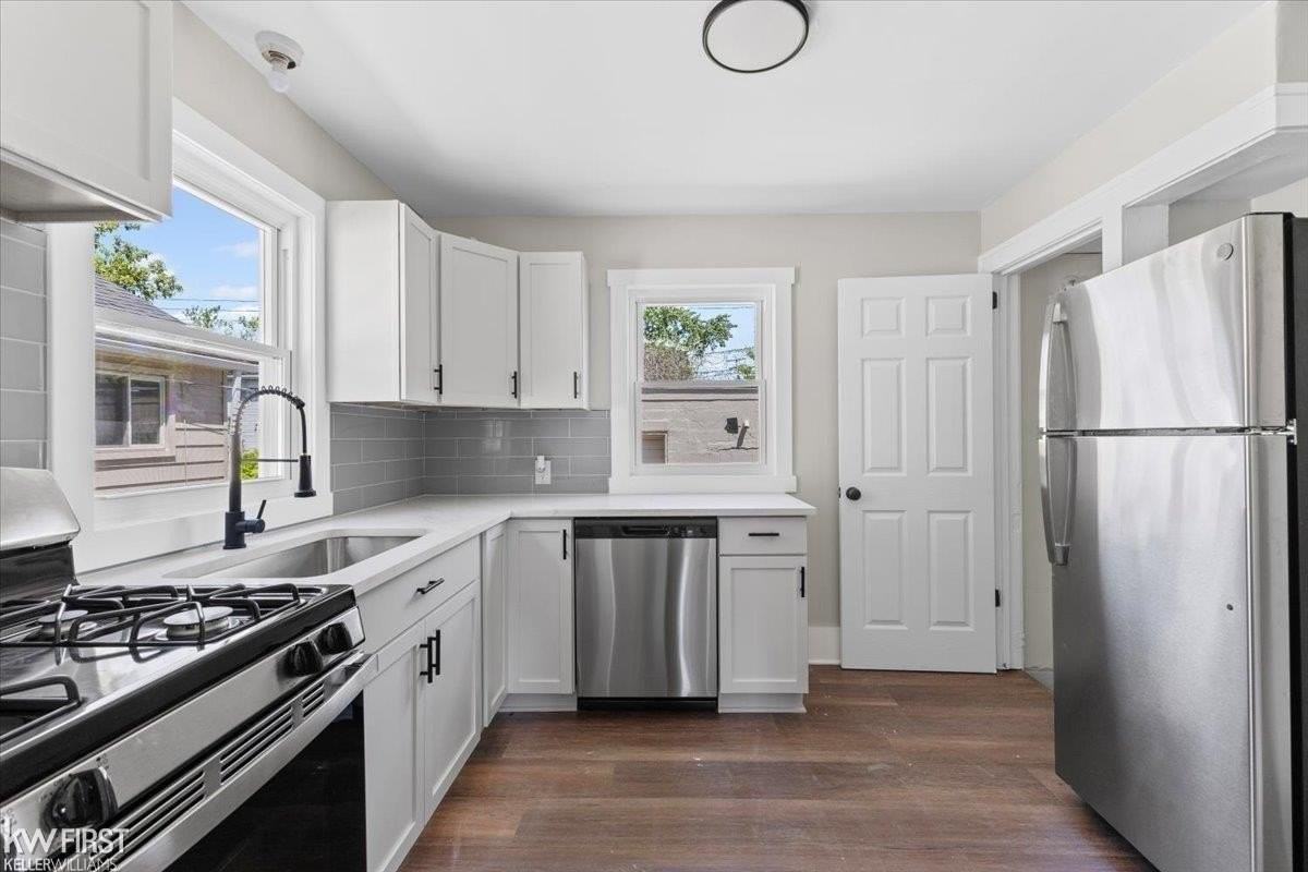 920 Premont Ave - Photo 4 of 17