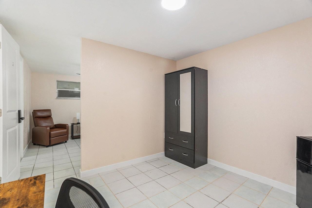 Berlin Dr - Photo 2 of 17