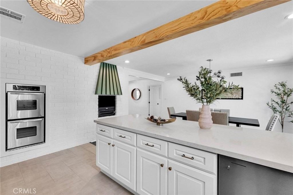 109 Triangle St - Photo 3 of 32