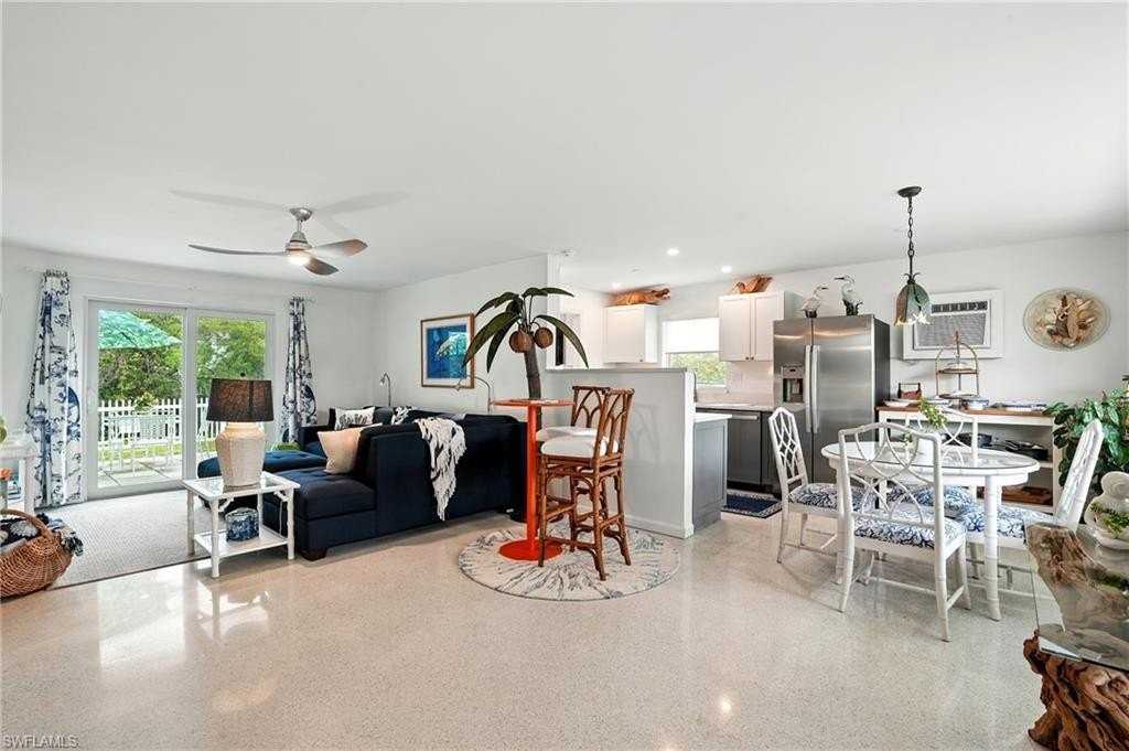 578 14th St N - Photo 3 of 28