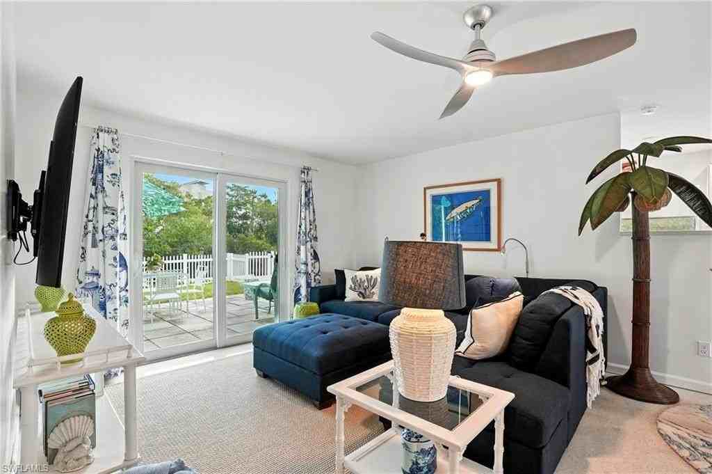 578 14th St N - Photo 5 of 28