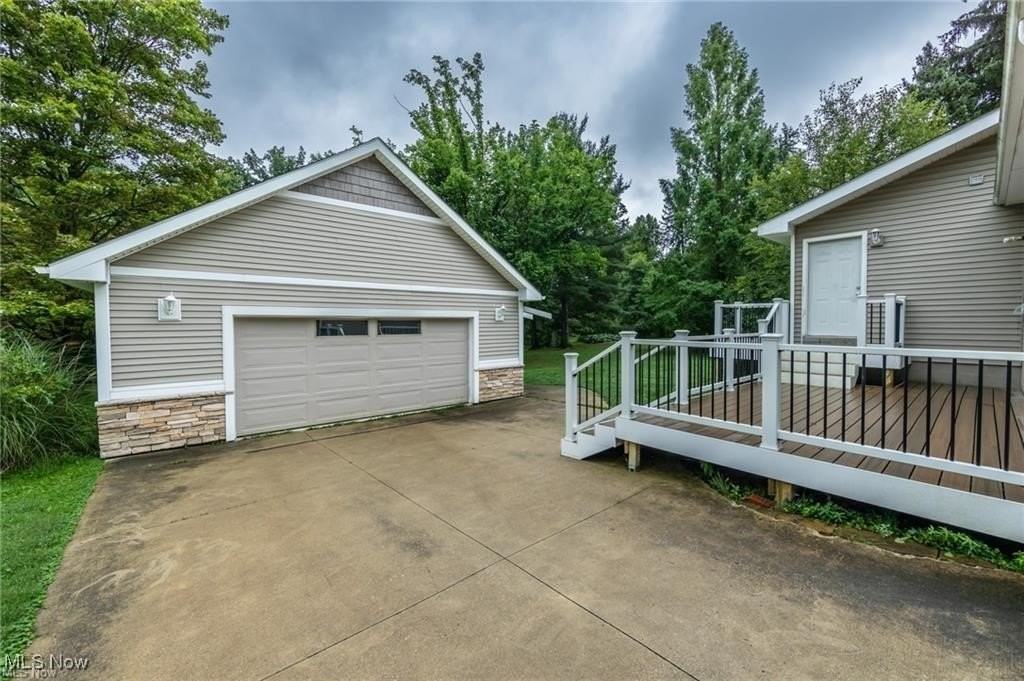 9423 Highland Dr - Photo 3 of 33