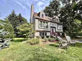 featured image of 25 Pine St