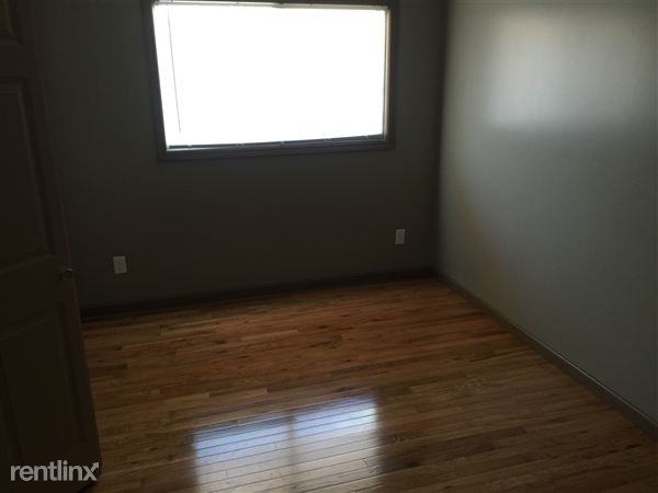 426 North Steer St - Photo 3 of 10