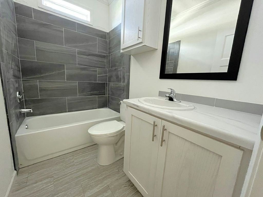 5644 Woodford St #5644E - Photo 3 of 15