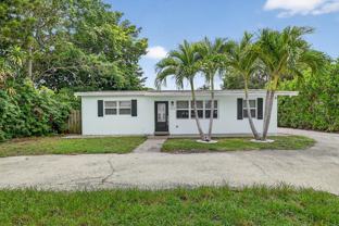 422 W Ocean Ave - Photo 1 of 1