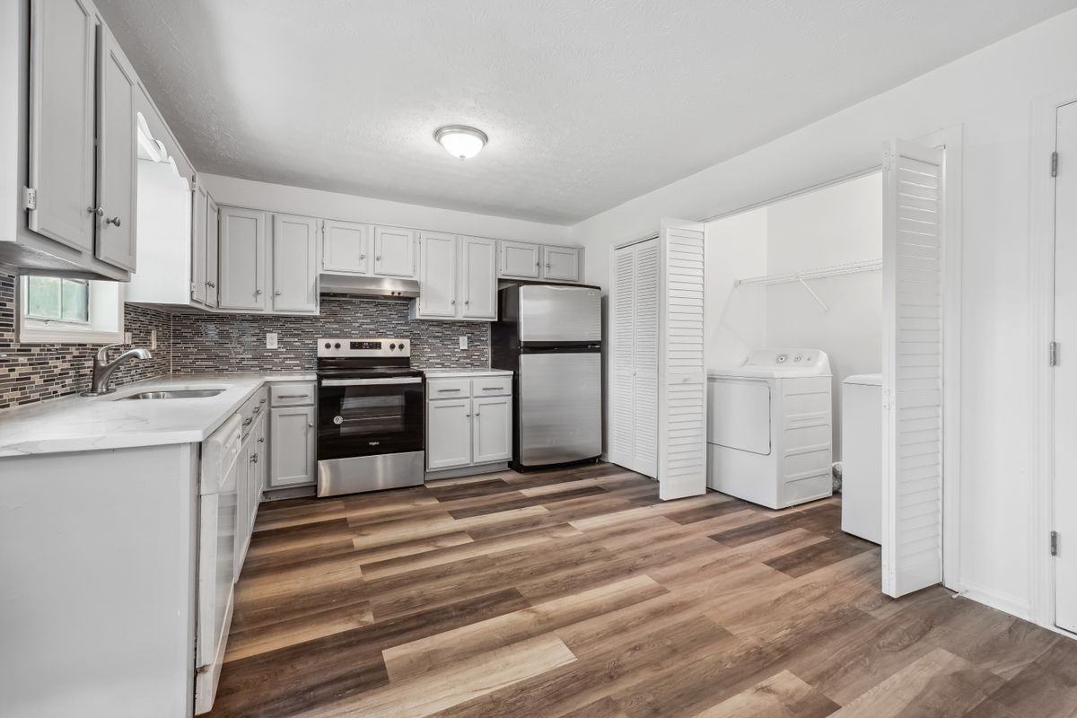 3758 Westchase Dr - Photo 3 of 27