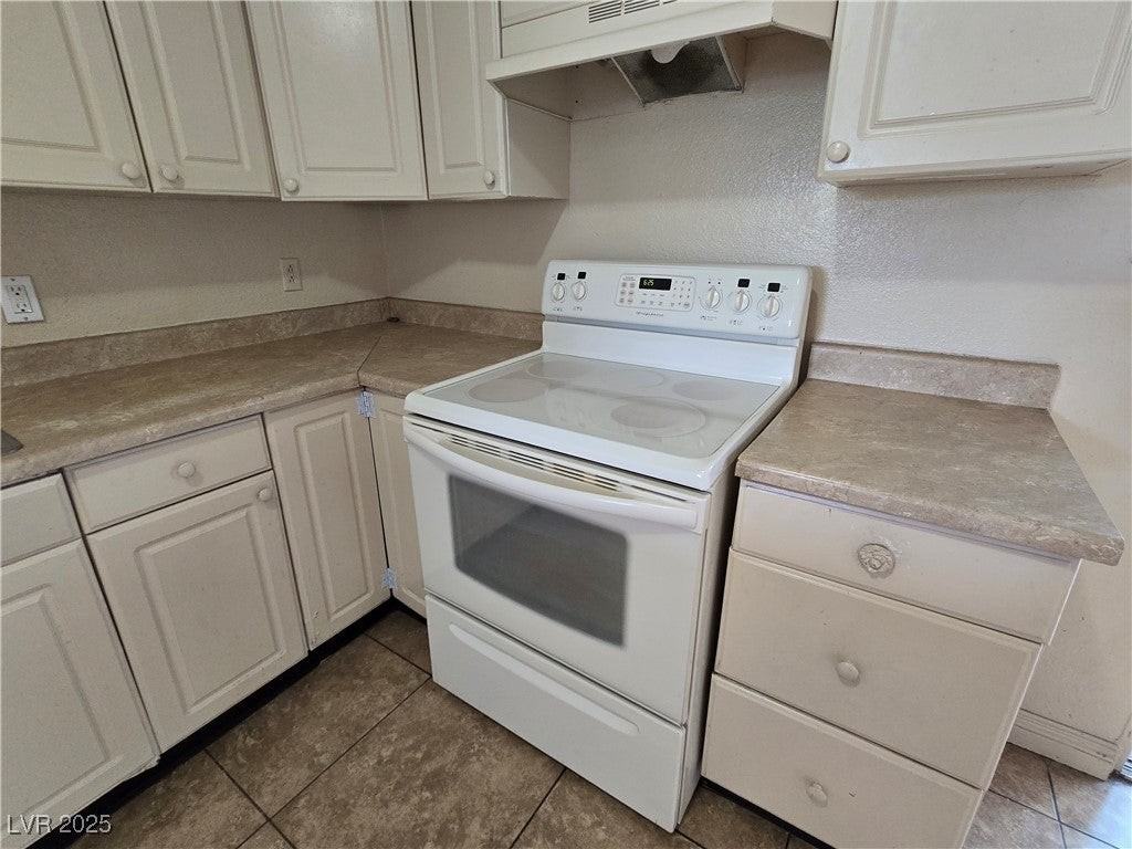 800 North Jones Boulevard - Photo 4 of 24