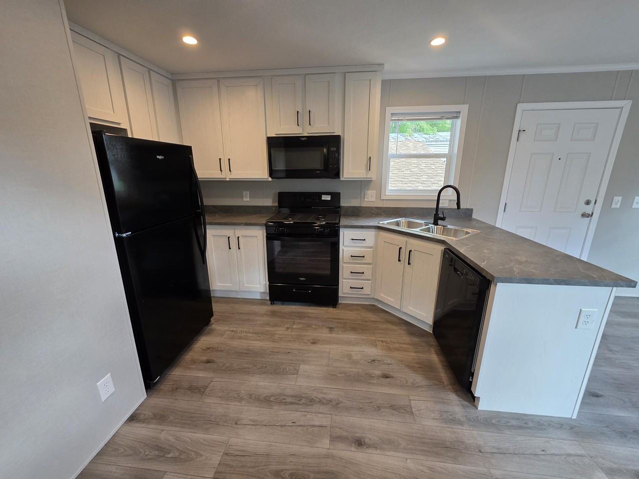 16 Thomas Ln #431 - Photo 7 of 19