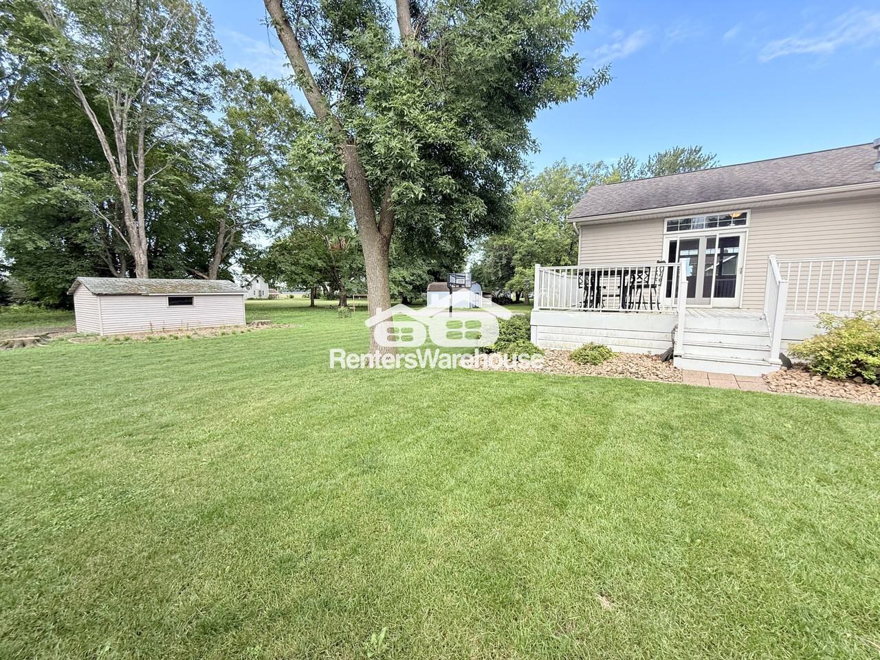 840 Park Ave - Photo 4 of 40