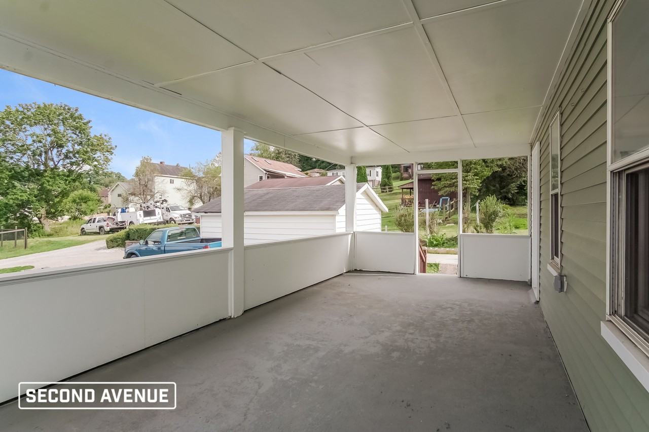 9922 Mcclellan St - Photo 2 of 21