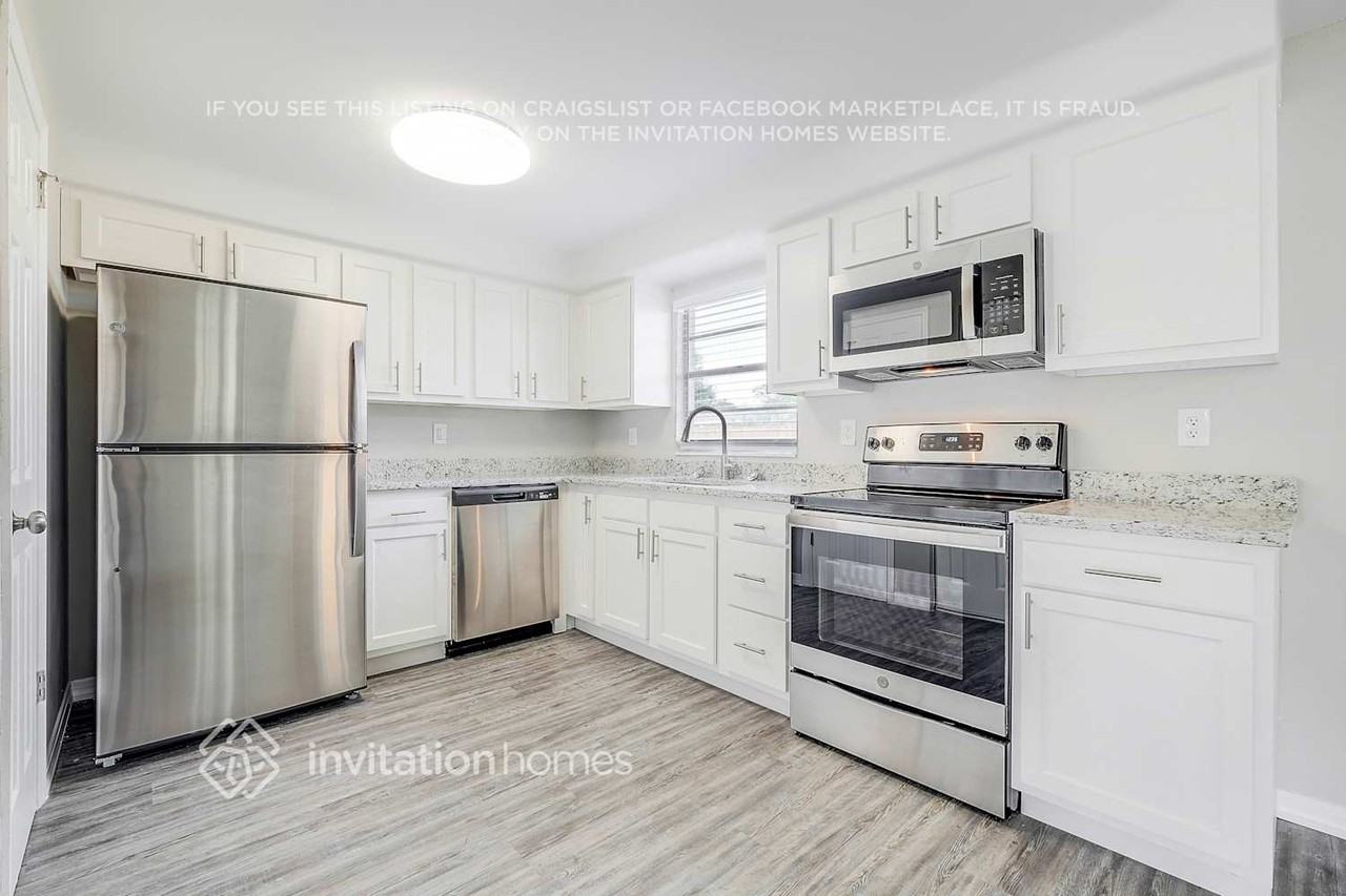 8127 Kenwood Dr N - Photo 5 of 22