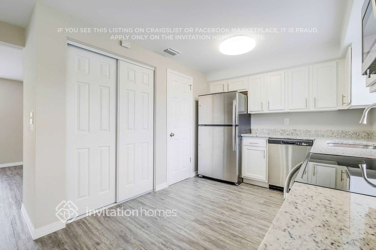 8127 Kenwood Dr N - Photo 6 of 22