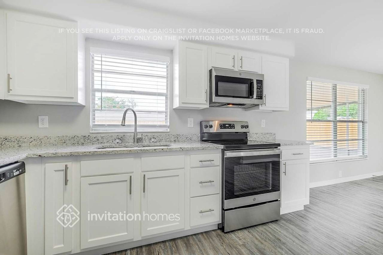 8127 Kenwood Dr N - Photo 7 of 22