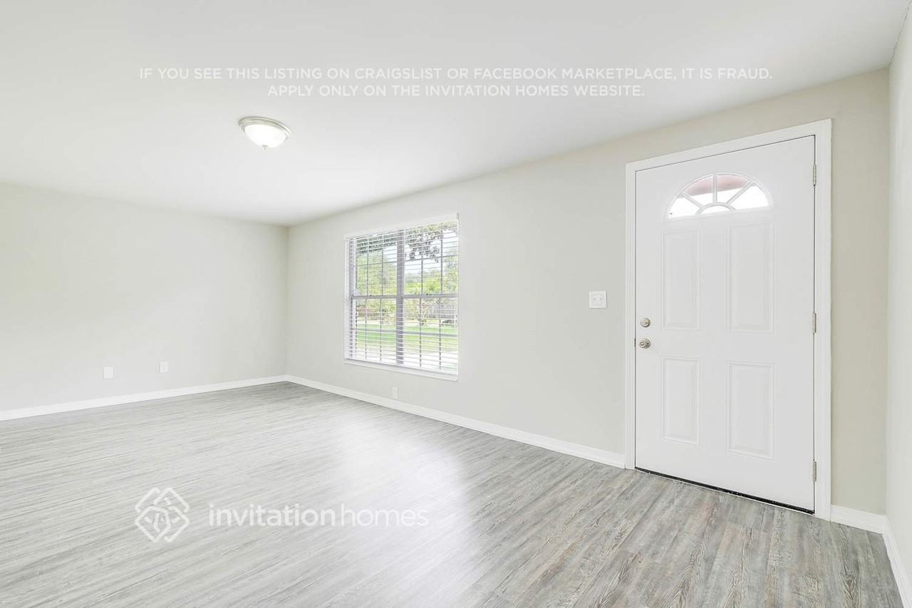 8127 Kenwood Dr N - Photo 2 of 22