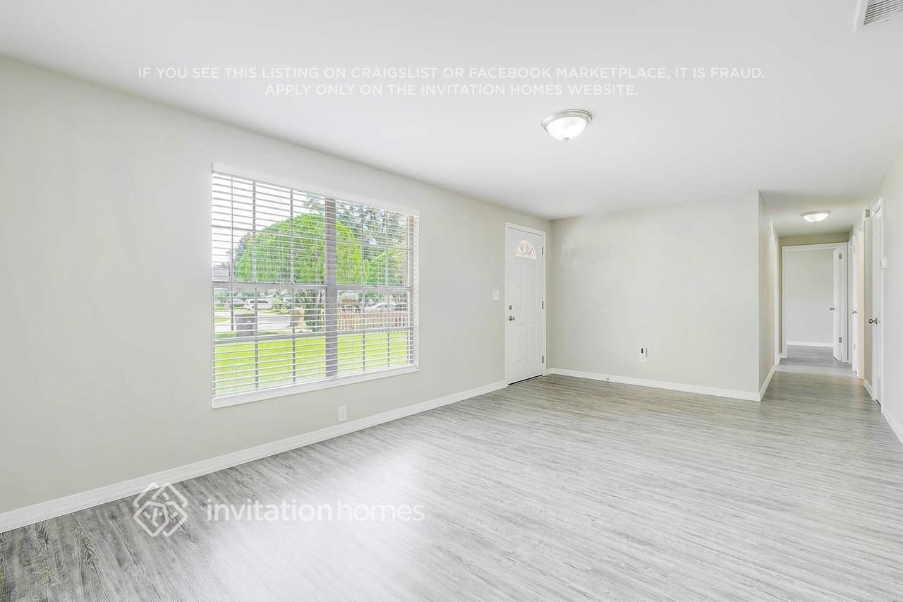 8127 Kenwood Dr N - Photo 3 of 22