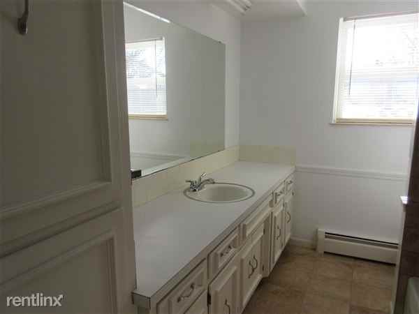 1020 Coral St - Photo 2 of 7