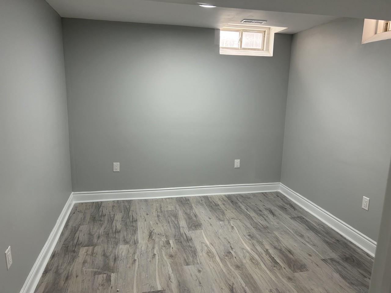 84 Crown Victoria Drive - Photo 2 of 12