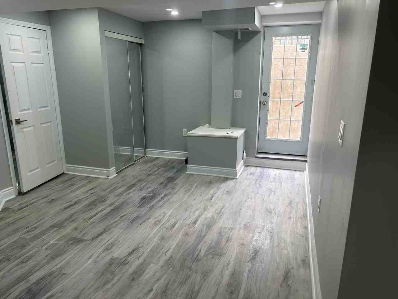 84 Crown Victoria Drive - Photo 6 of 12