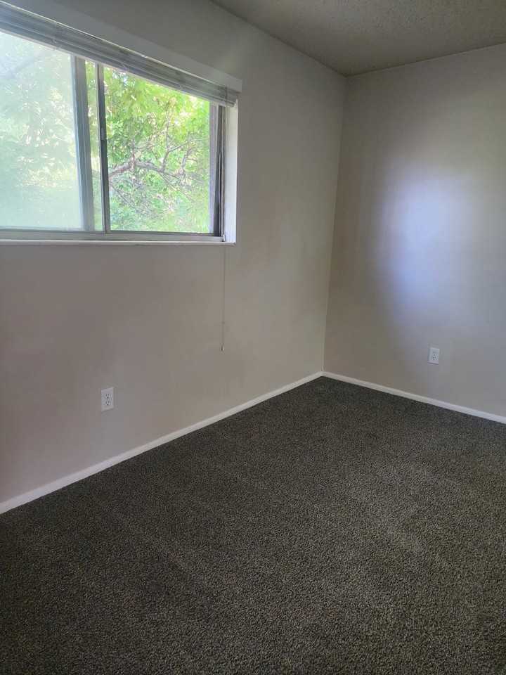 1125 E Ramona Ave #8 - Photo 7 of 13