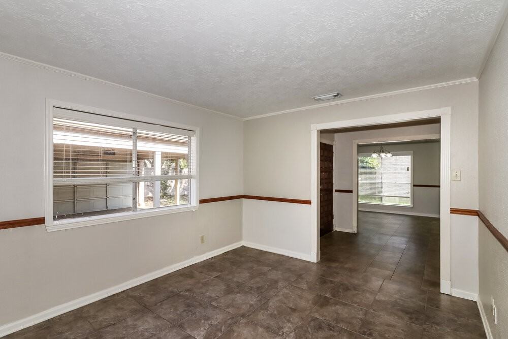 7406 San Simeon Dr - Photo 4 of 17