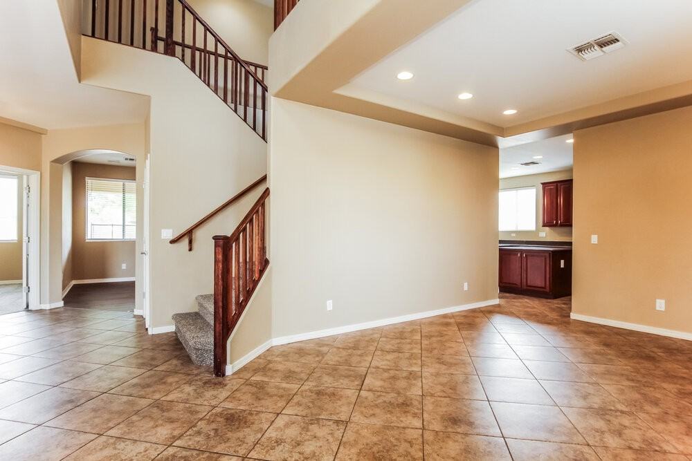 4261 N 157th Ave - Photo 4 of 17