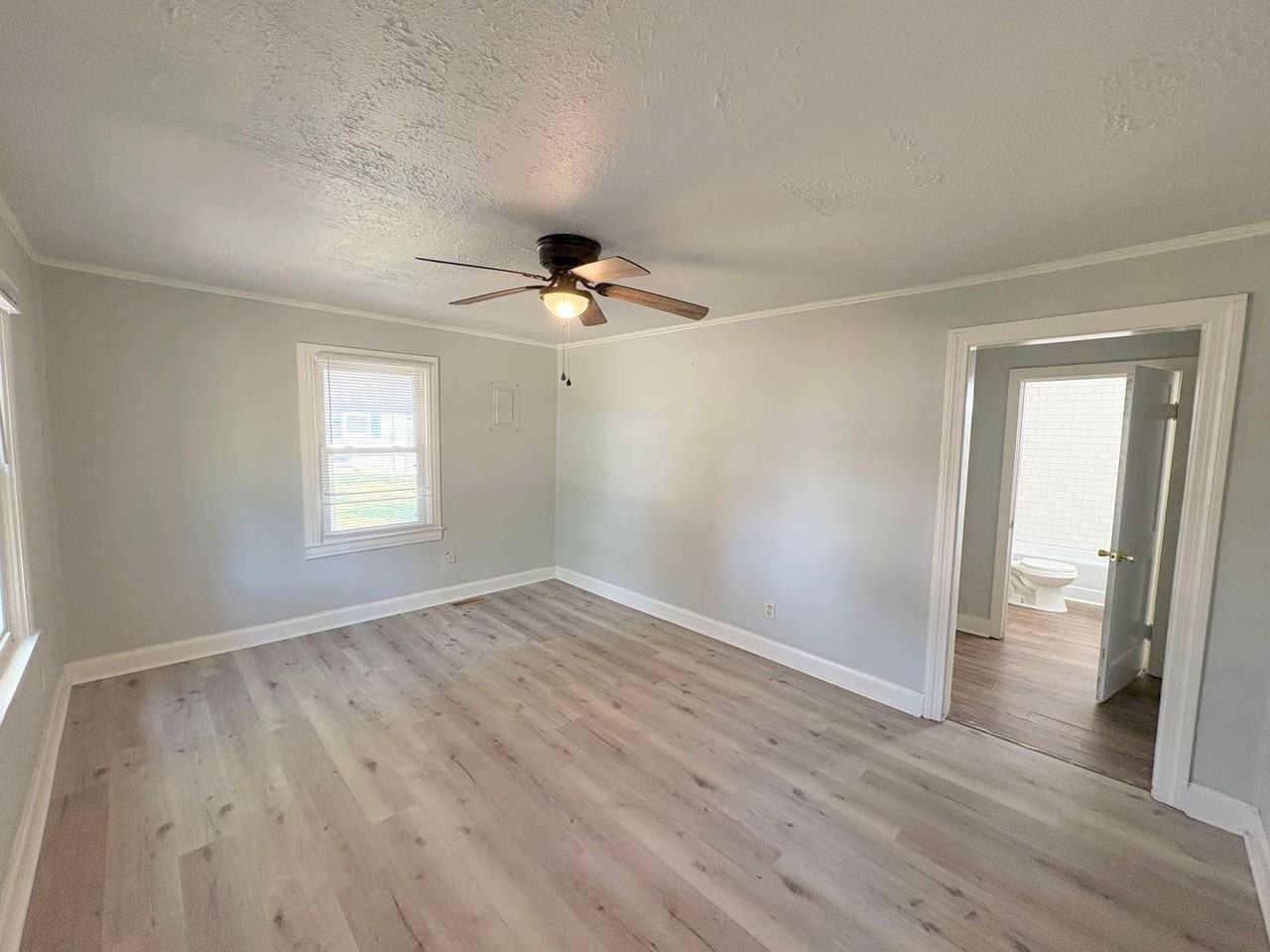 724 Claire Ave - Photo 2 of 16