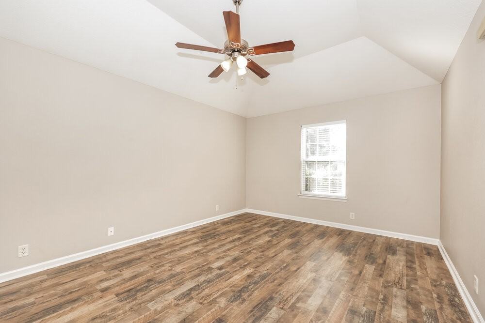 1028 Windsor Brook Pl - Photo 4 of 17