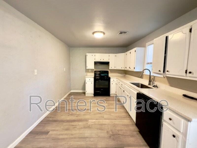 3119 W 41st St - Photo 3 of 13