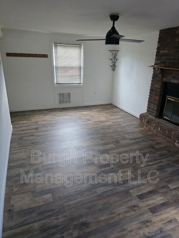 549 Thompson Avenue - Photo 3 of 12