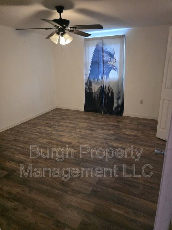 549 Thompson Avenue - Photo 5 of 12