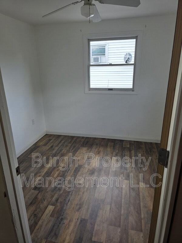 549 Thompson Avenue - Photo 6 of 12