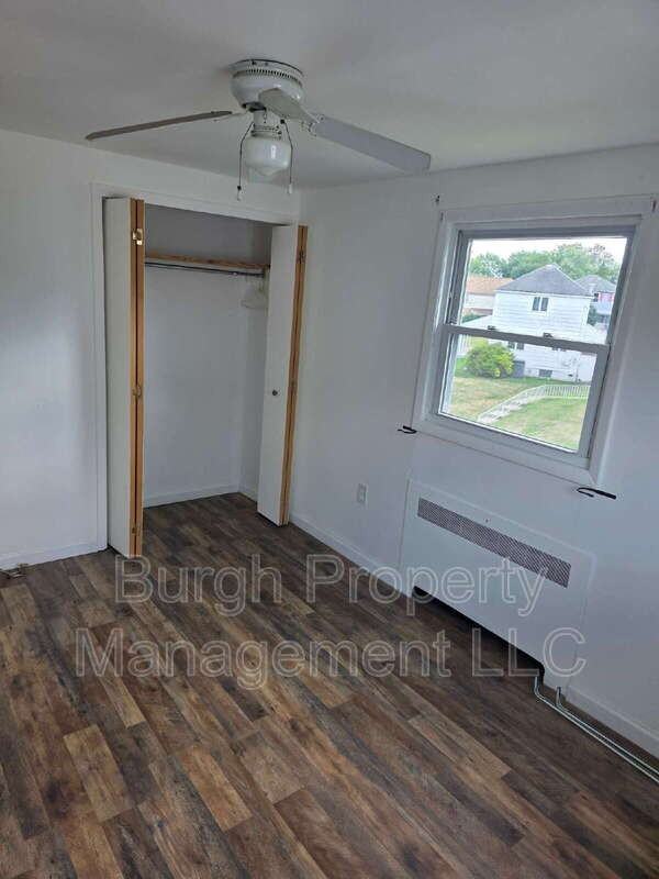 549 Thompson Avenue - Photo 7 of 12