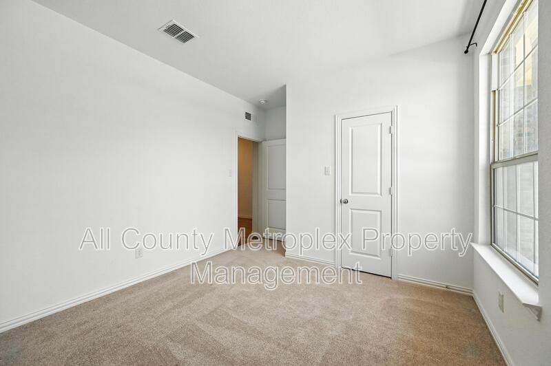 3008 Chinkapin Ln - Photo 3 of 23