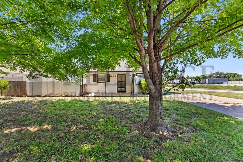 1833 S Saint Clair Ave