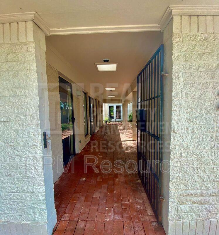 2614 Nw 62nd St - Photo 5 of 36