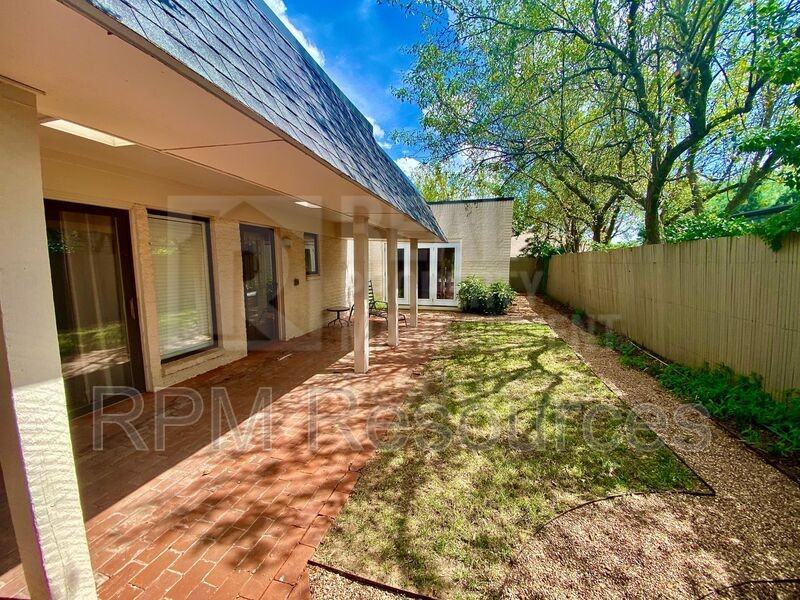 2614 Nw 62nd St - Photo 6 of 36