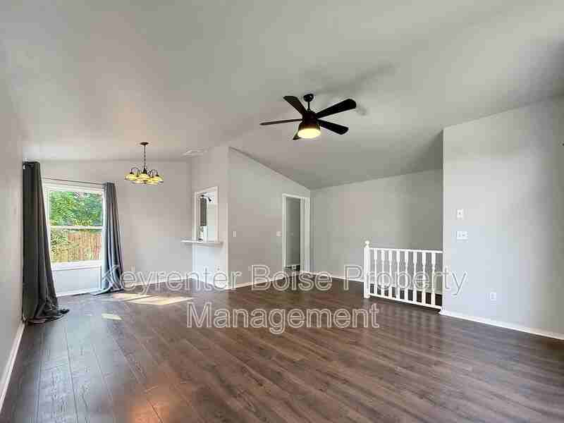 105 N Chaparal St - Photo 3 of 21