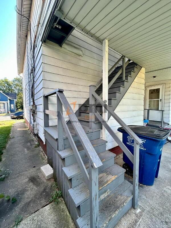 1209 1/2 Ohio St - Photo 3 of 22