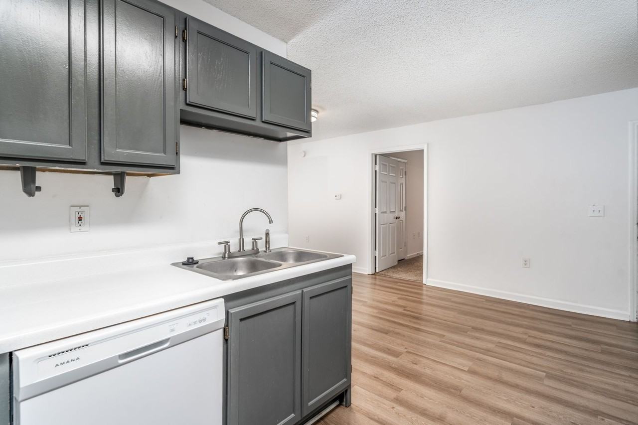 Reynolds Place Apartments - Photo 4 of 50