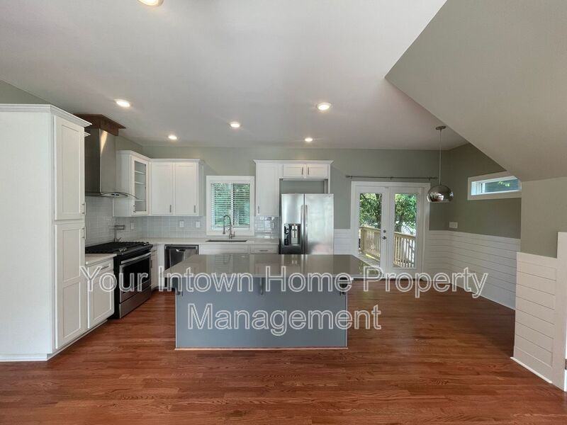 797 Brownwood Ave Se - Photo 6 of 36